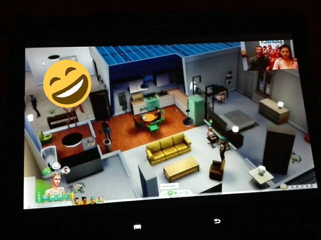MySimsForLife's tweet image. Ik kijk op mijn tablet. Vanavond plaats ik wat screenshots die ik gemaakt heb!!
