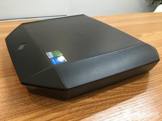 ZhugeEX's tweet photo. This is Tencent's TGP box. 

It's like a Steam machine that runs Tencent games- https://t.co/bTzqGJH3PH