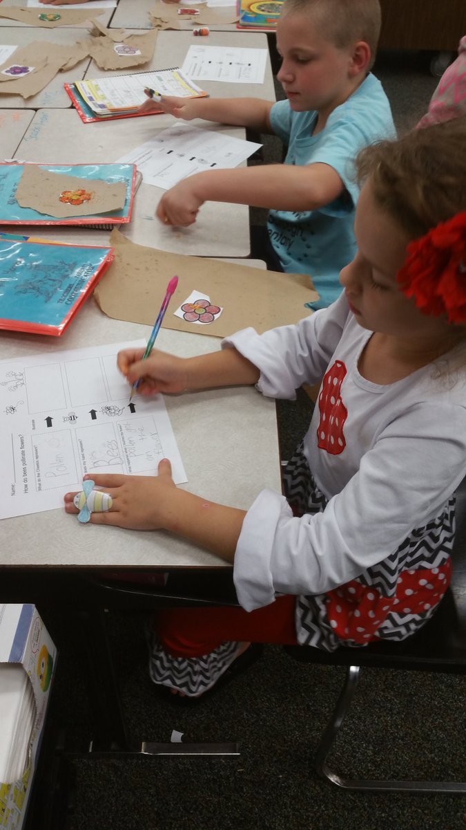 jesthirdgrade's tweet photo. Our 3rd grade "Bees" were busy pollinating @thewashingtonway https://t.co/iiWuFyMxRJ