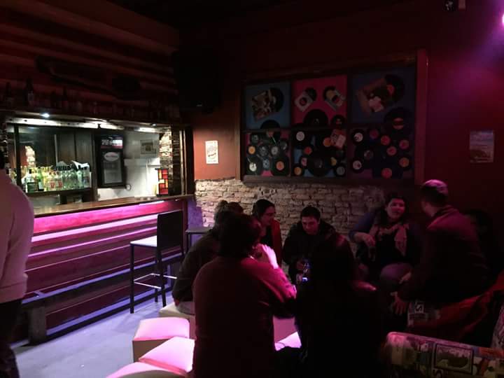 5herentes's tweet photo. Viernes de Stand Up en #DonMario 
Además hoy 2x1 de 🍻 artesanal Patagonia.
RT y gana entradas para hoy y mañana. https://t.co/SPRIsDoKmb