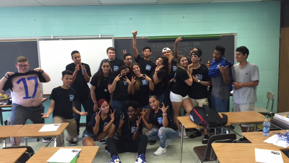 Dopexisshh_'s tweet photo. CO2k17 🎓🎉💜 https://t.co/9u5x33Coy6