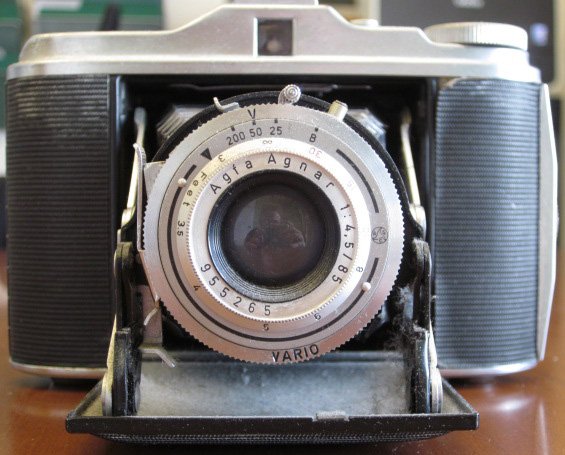 LGModelsNYC's tweet photo. #Flashbackfriday Check out this Speedex camera from Ansco. This little guy is from the 1940's! #fbf #AlwaysthinkGreen https://t.co/AXxnHcfhJx