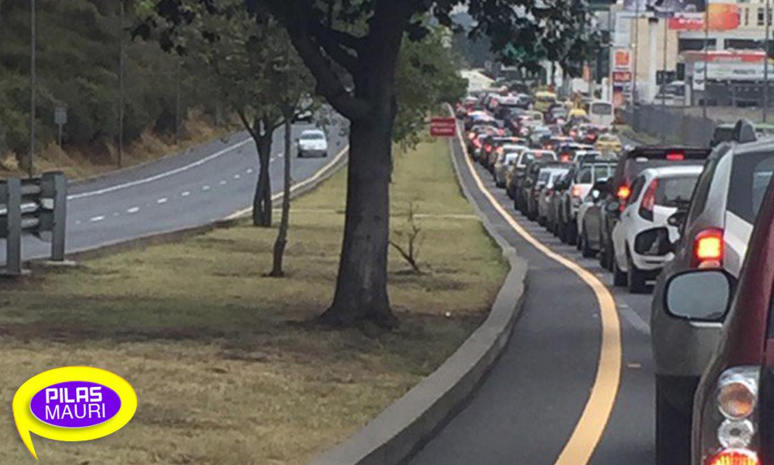 pilasmauri's tweet photo. Día sin Auto ni se sintió en Quito @MunicipioQuito no fomenta movilidad alternativa https://t.co/BgwHnWEkpG #AyRodas https://t.co/g9S5rXmG3F