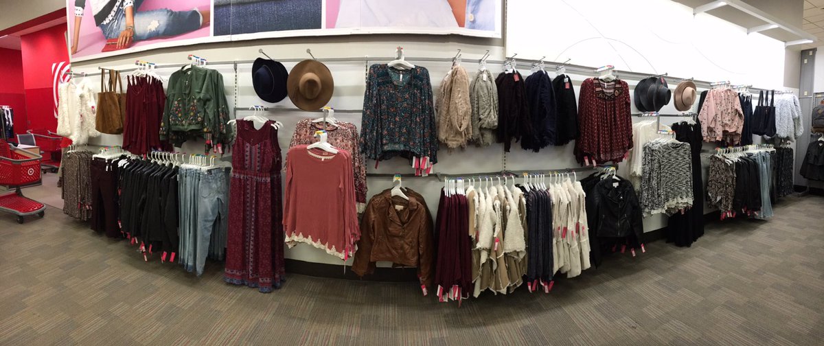 That's amazing wall merchandising!  Great job VM Team!!! #TheChurch @ColonJosian <a href="/JRames13/">Jason Ramey</a> @LydiaStroupTGT <a href="/lucylr/">lucy rodriguez lora</a>