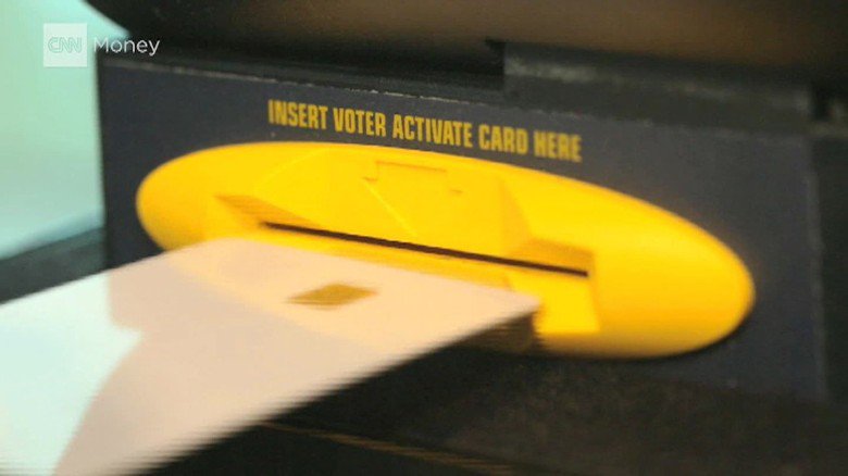CNN's tweet photo. Hacking the election? Feds step in as states grow concerned over cyber threats https://t.co/rqb20XNg38 https://t.co/noyZmlZxzK