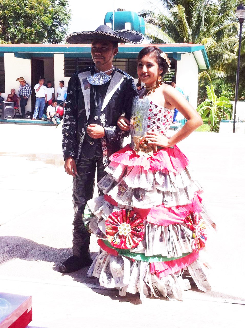 Traje de charro con material reciclado sale