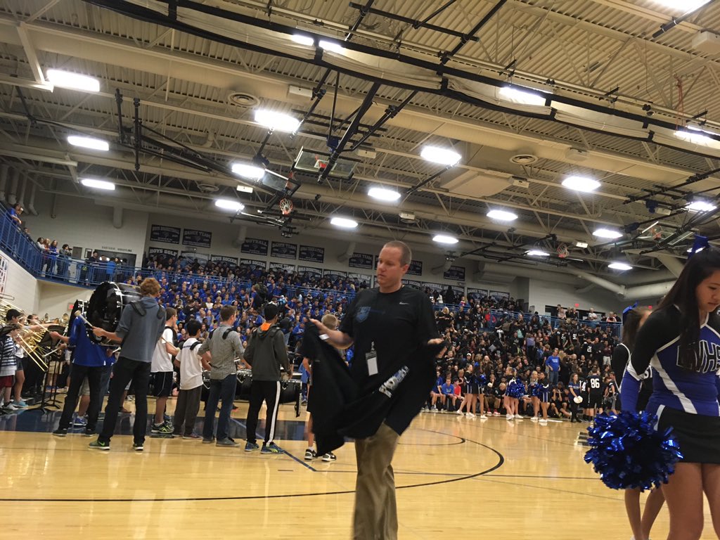 HoffmanQuinn's tweet photo. Super hyped for the pep fest #EVHS10 https://t.co/hL5ZeHCkOG