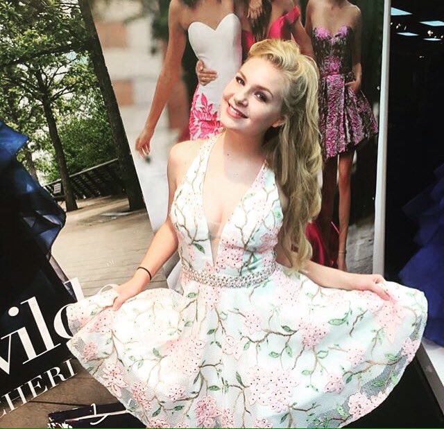 JWModelss's tweet photo. Our gorgeous model Chloe modeling for @tweetelliewilde in @AmericasMartATL this week! #moncheriprom #moncheri #jwmodels https://t.co/37fLtKizIM