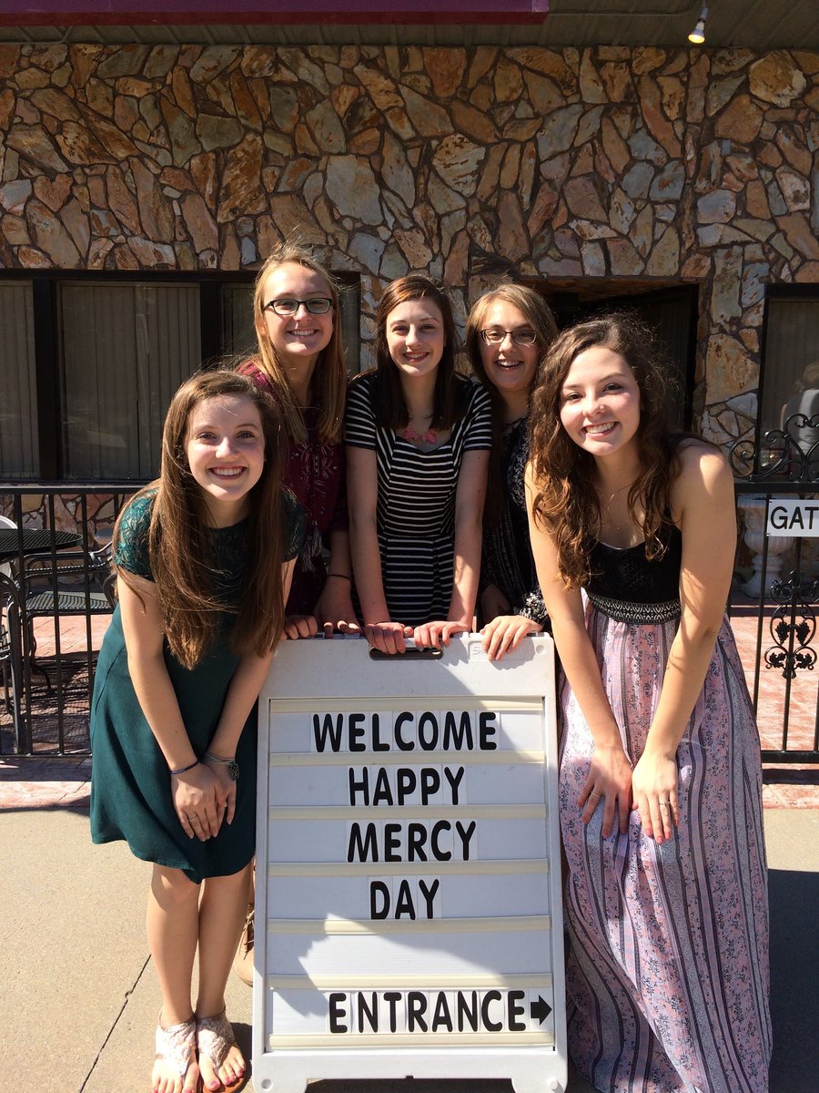 ErinJones112's tweet photo. I love being part of the Mercy community! It was such an honor to represent Catherine McAuley today. Love my Mercy girls!! 💙💛 #OMercyDay2016 https://t.co/RwDvdiCD5e