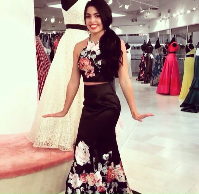 JWModelss's tweet photo. The beautiful Sydnie modeling for us with @BlushProm in @AmericasMartATL this week! #jwmodels #prom2017 #model #modelagency https://t.co/5lUp3XjHsX