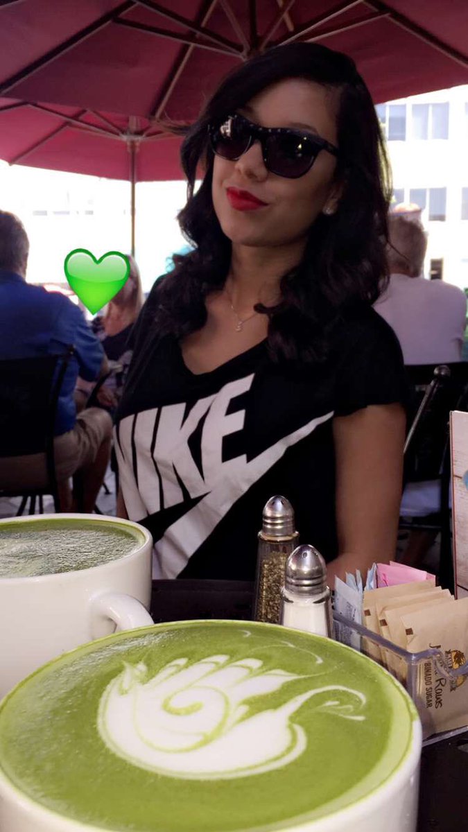 Hmmmariee's tweet photo. Waiting for my food https://t.co/9xfywuwtGI