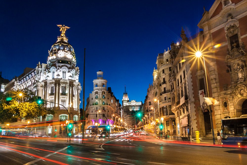 De noche o de día, es espectacular la Gran Vía!
#madrid #españa #visitspain