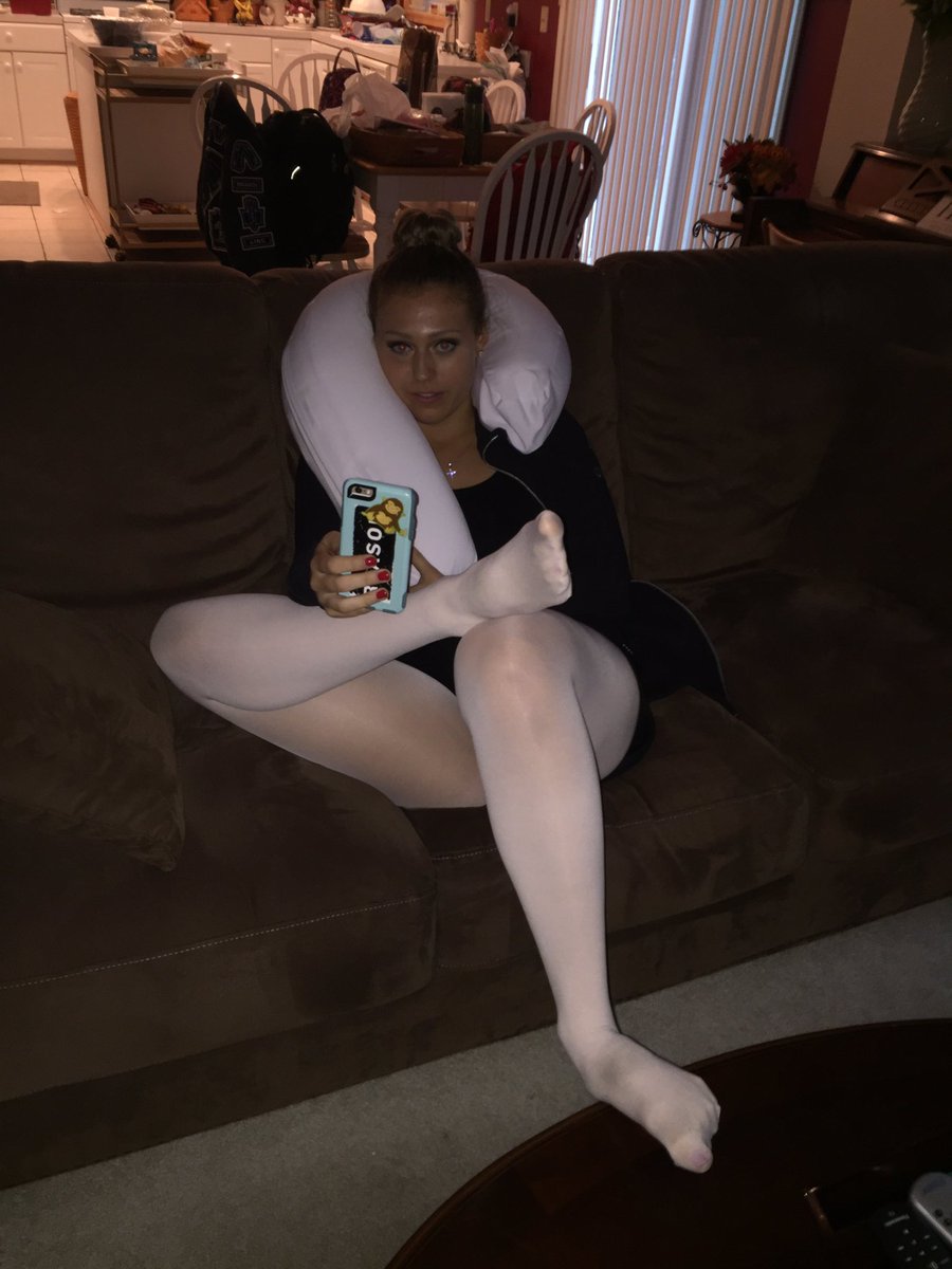 jillian_lamkins's tweet photo. This girl cozying up after ballet before the Hc game! Gunna go get her a blanket so she's happy! #evhs10 #happysisterhappylife https://t.co/4YANUx3wrF