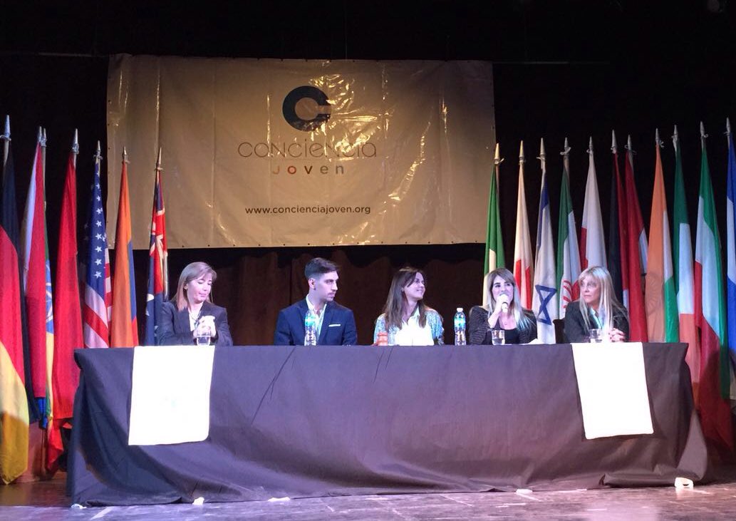 P_Villalba's tweet photo. Hoy en el acto de apertura del encuentro #UniendoMetas metodología de Naciones Unidas @AsConciencia #UMCABA https://t.co/8kXF8tFZvB