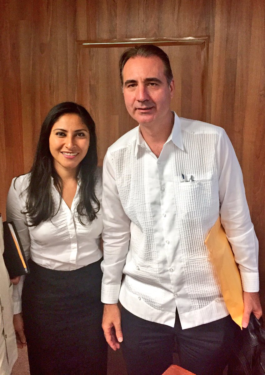 Con el Dr. Eduardo Ferrer McGregor después de la Conferencia Magistral #DerechoAlaSalud en la Jurisprudencia de la <a href="/CorteIDH/">Corte Interamericana de Derechos Humanos</a> Excelente 👏🏼