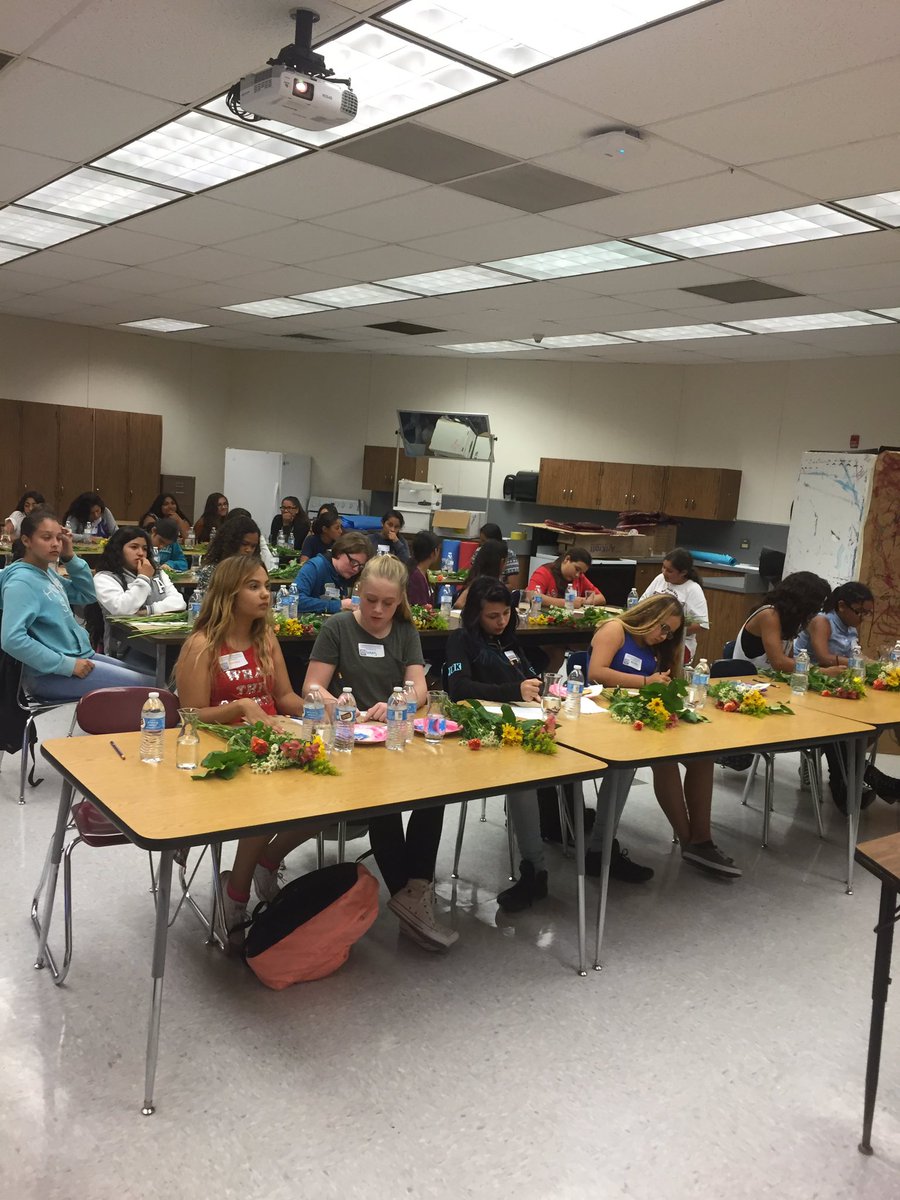 Soroptimist of Ceres working with the Warriors. The SET program provides great opportunities for our students! #everystudenteveryskill