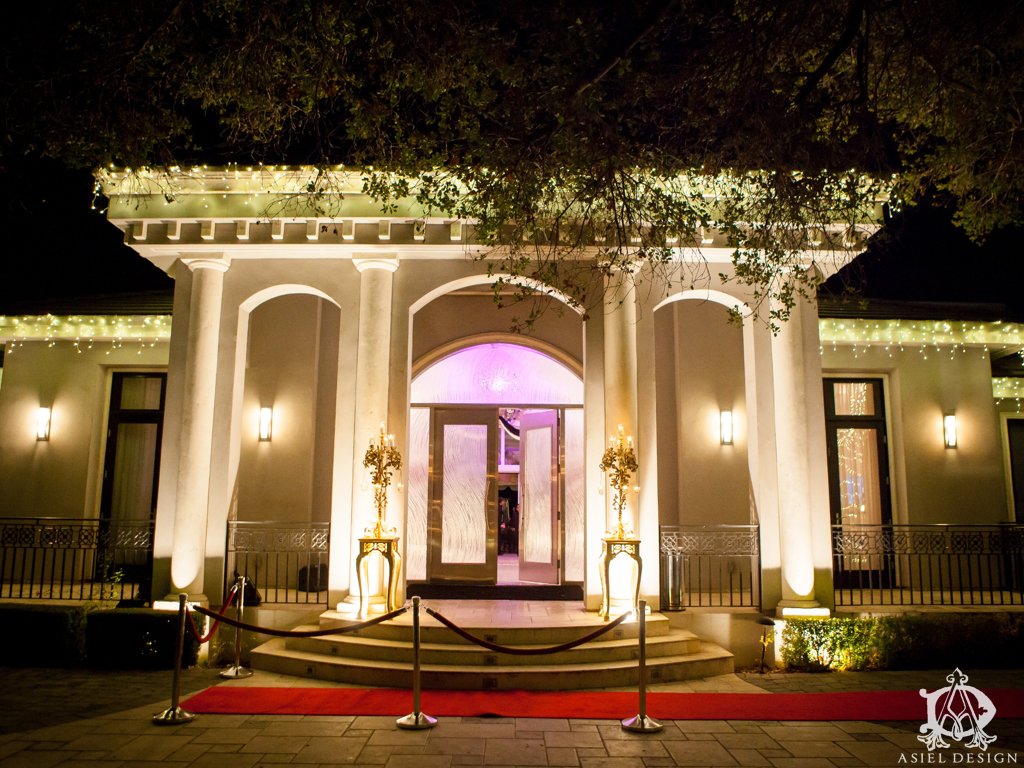 asieldesign's tweet photo. #masquerade #grandentrance #lionstand #iron #redcarpet #golds #asieldesign   Photo Credit @ColsonGriffith #blog: https://t.co/RayEekRIMl https://t.co/QsubxiPH4c