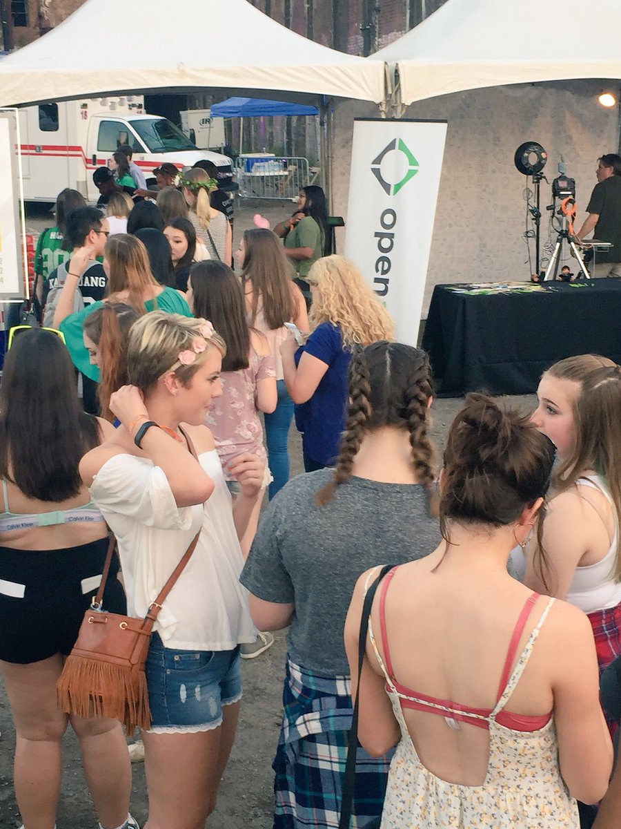 OpenArcNet's tweet photo. Who's at #Thrival2016? Stop by the OpenArc booth for FREE cotton candy and our photo booth! Whatcha waitin for? @ThrivalFestival https://t.co/hcQ2ZaJZwD