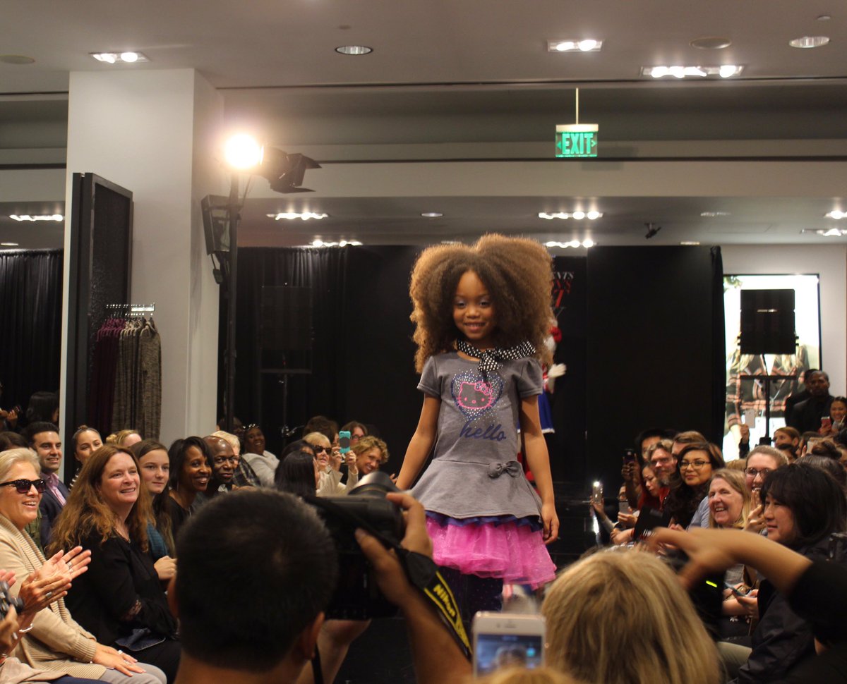 hellokitty's tweet photo. #FBF: #HelloKitty had a supercute time with her stylish friends last friday at #MacysFrontRow Fashion Show at @Macys Union Square, SF! https://t.co/Cdz710T3Pq
