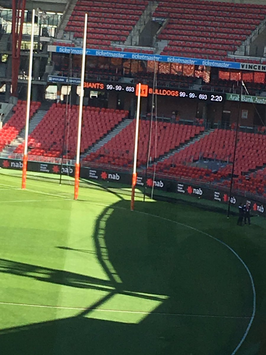 js_kay's tweet photo. Scoreboard operators predicting an epic

#AFLGiantsDogs https://t.co/qjGahsJnfL