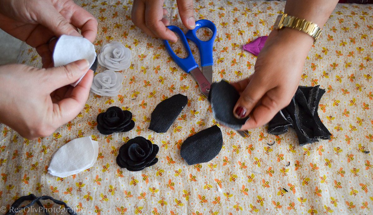 MimiGlobe's tweet photo. Behind the scenes! #MiMiGlobe #artisanjewelry #handmade https://t.co/qitt4rglM4