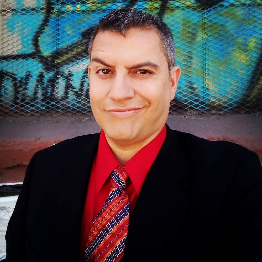 ItsActor6's tweet photo. #setselfie #setlife #actor #model #dadbod #armanisuit #bts #graffiti #art #characteractor #thefaces #sixtoperezcom #itsactor6 #armani #act https://t.co/ZmSQc3g3zs