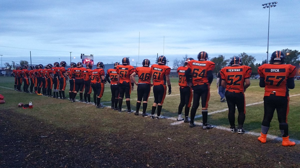 LisaDyckpdq's tweet photo. Game day @SunriseCoyotes  under the lights! https://t.co/dBBILri5m1