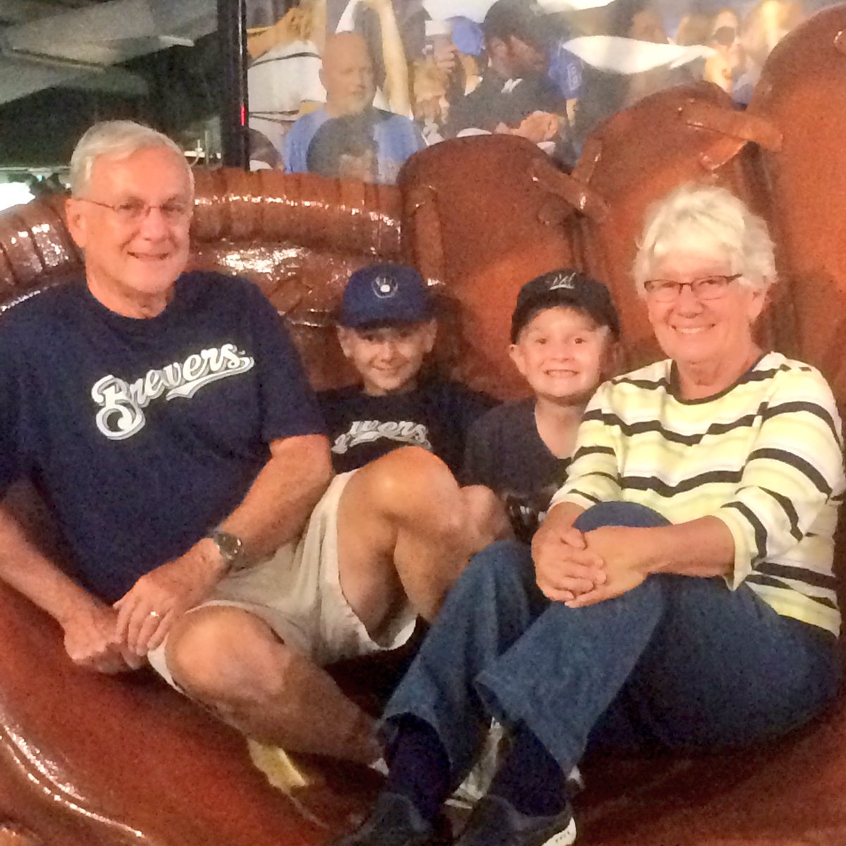 Fultinweb's tweet photo. #BrewersMVPix https://t.co/AJs45ZhDBR