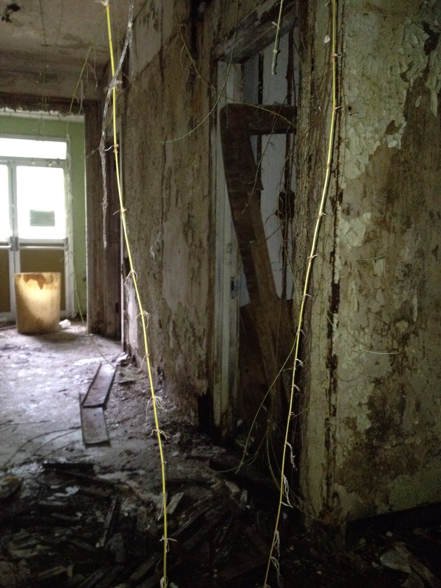 ni_re's tweet photo. @AaronGoodwin @coldhardtruth Lab in ruins, linear particle accelerator still underwater #EdHaslam #DrMarysMonkey #SecretLab https://t.co/ZcX0Izcq7u