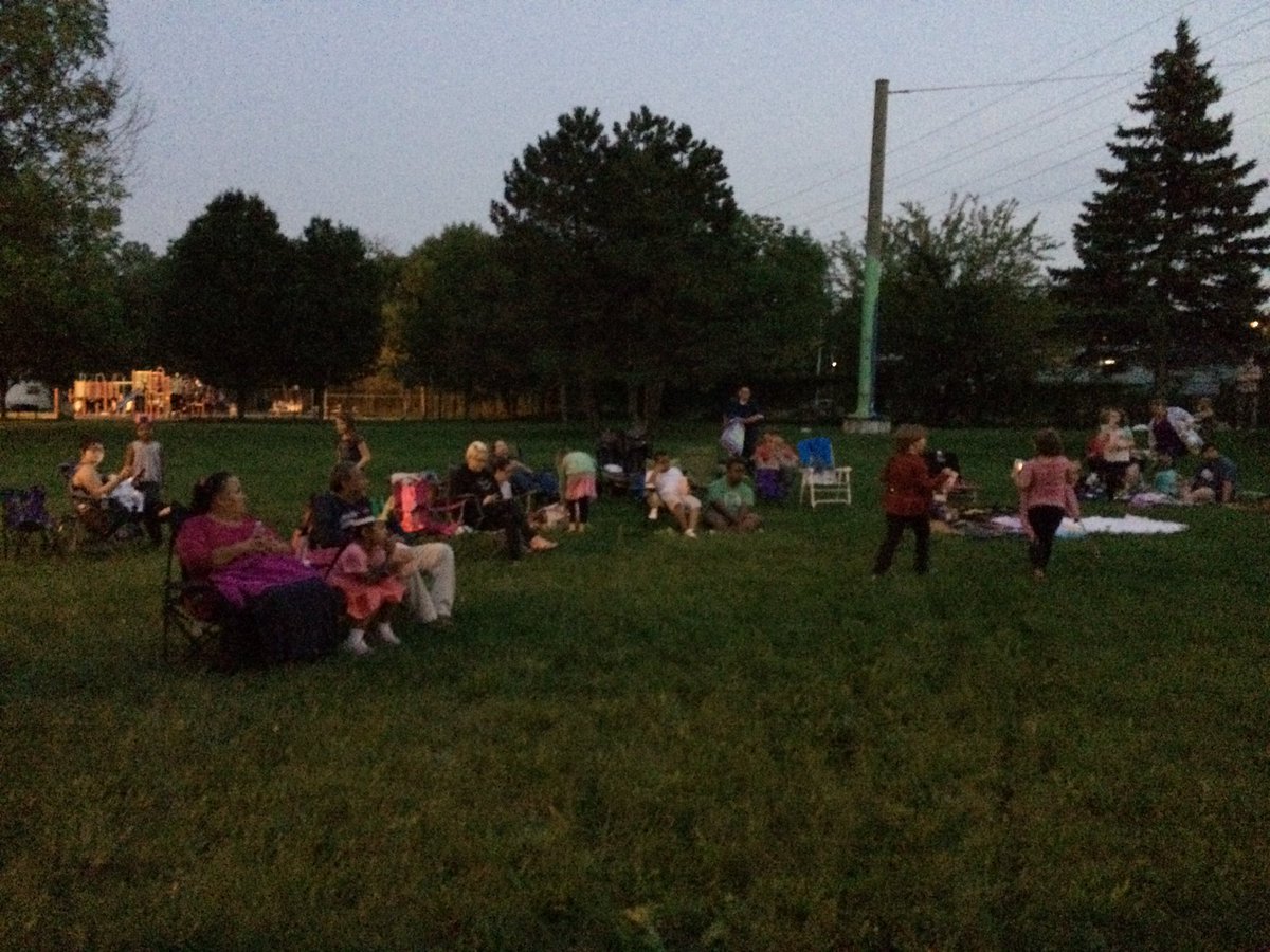 EdgewaterNbhd's tweet photo. TY @zonemat @Upcycle_Parts @cleveLANDstudio @CuyArtsC &amp; others for a great movie night at @CityofCleveland Baltic Park! #CLEfamilies https://t.co/jaDuw2aHUM