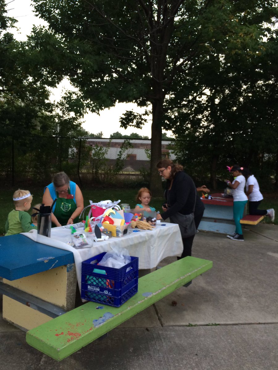EdgewaterNbhd's tweet photo. TY @zonemat @Upcycle_Parts @cleveLANDstudio @CuyArtsC &amp; others for a great movie night at @CityofCleveland Baltic Park! #CLEfamilies https://t.co/jaDuw2aHUM