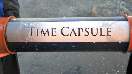 PDXSimpleFloors's tweet image. #Oregon Lottery opens 20-year-old time capsule ow.ly/J98Y304frZi