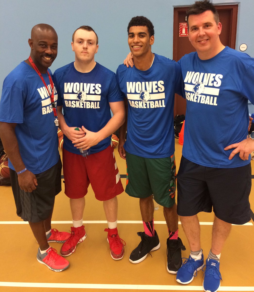 EastSideWolves's tweet photo. We love when they come home, thank you for the help at skills camp fella's! #WolvesAlum https://t.co/apH5Yjrjwf