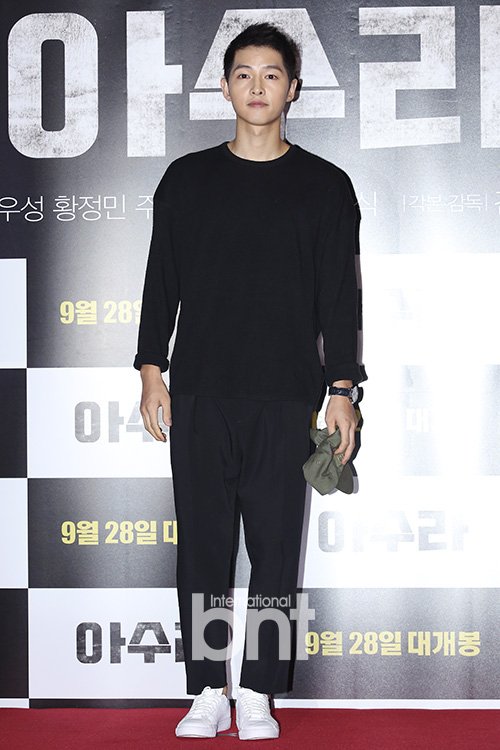 songnimm's tweet photo. ohman! it's been a while. 😆 perfection damn!!! #SongJoongKi https://t.co/bxpUvAVRTr