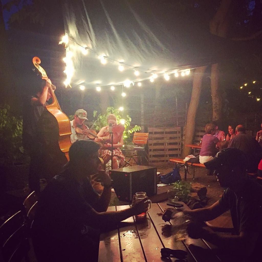 paulmhooper's tweet image. Oktoberfest at @kynativecafe! Great atmosphere, music and local beer! 🍻🎵🌿 #ShareTheLex #Ke… ift.tt/2d7rpPe