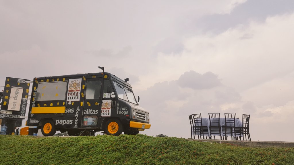 Trabajar es nuestra pasión y más en lugares así #snackburgers #ranchoSanJuan #FoodTruckLovers