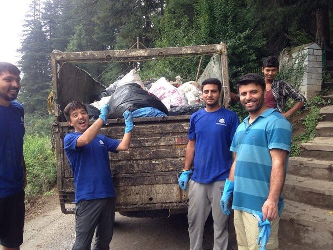 healinghimalaya's tweet photo. Finally when it's done, a Jeep full of garbage removed from the streets. #healinghimalayasfoundation https://t.co/Fgp1OJUl8d