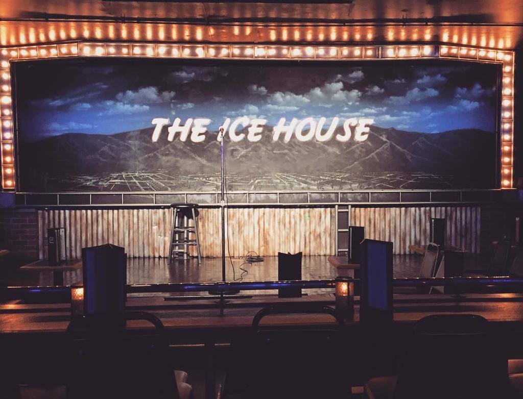 theicehousecc's tweet photo. Stage set for @joerogan weekend. 🔥🔥🔥 #laughs #comedy #lol #funny #nightlife #beer #stonebr… https://t.co/tqxyzwGqy9 https://t.co/0rAbEkkRWz