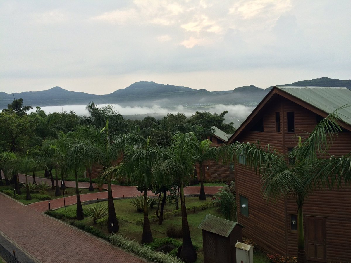BentoWayne's tweet photo. Good morning #PRAXIS5 
Woke up to the sounds of bulbuls, jungle fowl and barbets. 
Looks like a swell day ahead. 
#veeville #soundsofnature https://t.co/NdHNTYLhfW