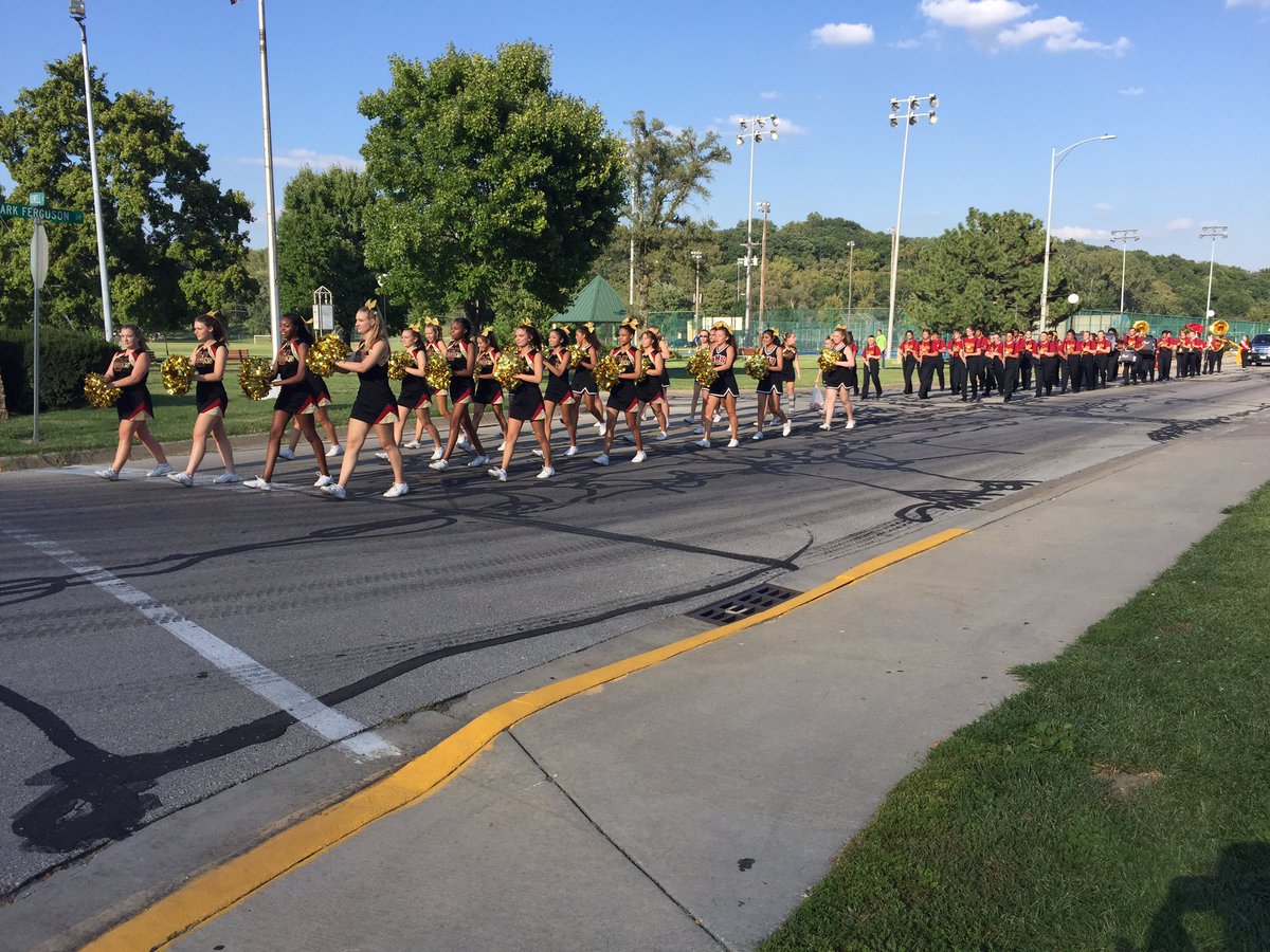 Coach_Baker_'s tweet photo. Happy Homecoming! ❤️💛🏈😁 https://t.co/4V7W6hZUlK