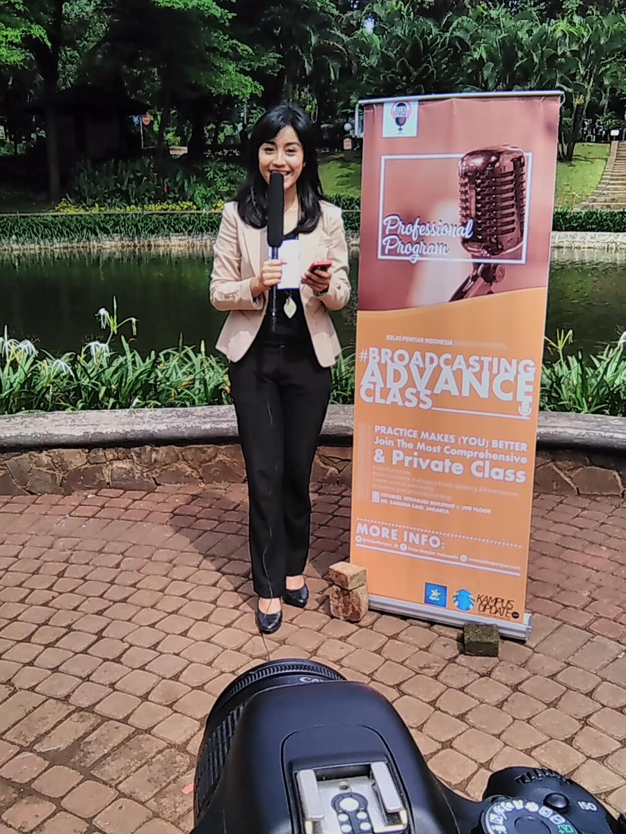 It's live! <a href="/esthercramer/">Esther C. Cramer</a> sedang take a shoot buat final assesment #BroadcastingAdvanceClass #Batch5!