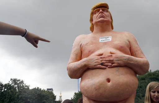 Police find 'Emperor Has No Balls' statue depicting naked Donald Trump bit.ly/2dhouFi?utm_me… https://t.co/aAO1oGbpFM