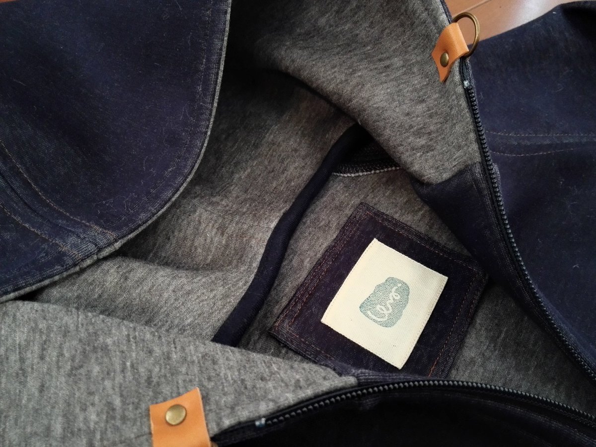 atelier_ky's tweet photo. ダブルフェイスのボンディングニットでメンズのパーカーを作りました。
近日中にbluee-s さんに納品させていただきます。
#メンズ #パーカー #bluees https://t.co/amtEkZUvmo