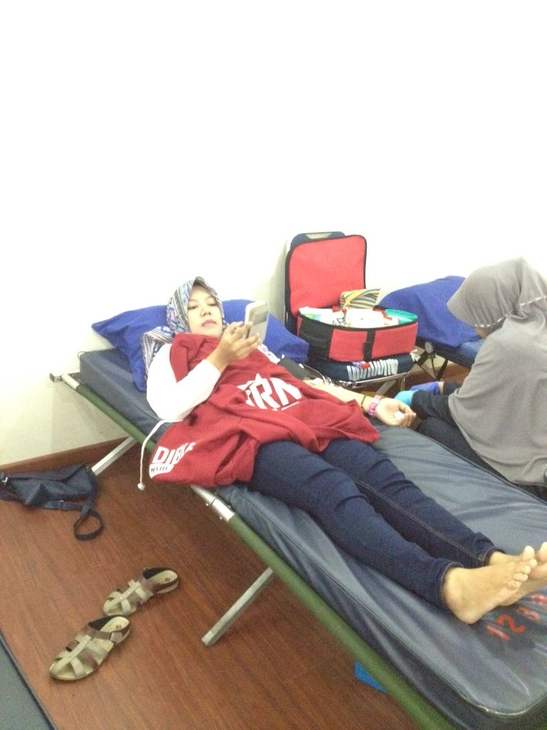 pcf_kopma's tweet photo. Donor darah udah bisa dari sekarang nih. Yukkk langsung aja dateng ke perbanas unit 2 lantai satu😆@EventJakartaCom @iCampus_ID https://t.co/A9vTMgBjmZ