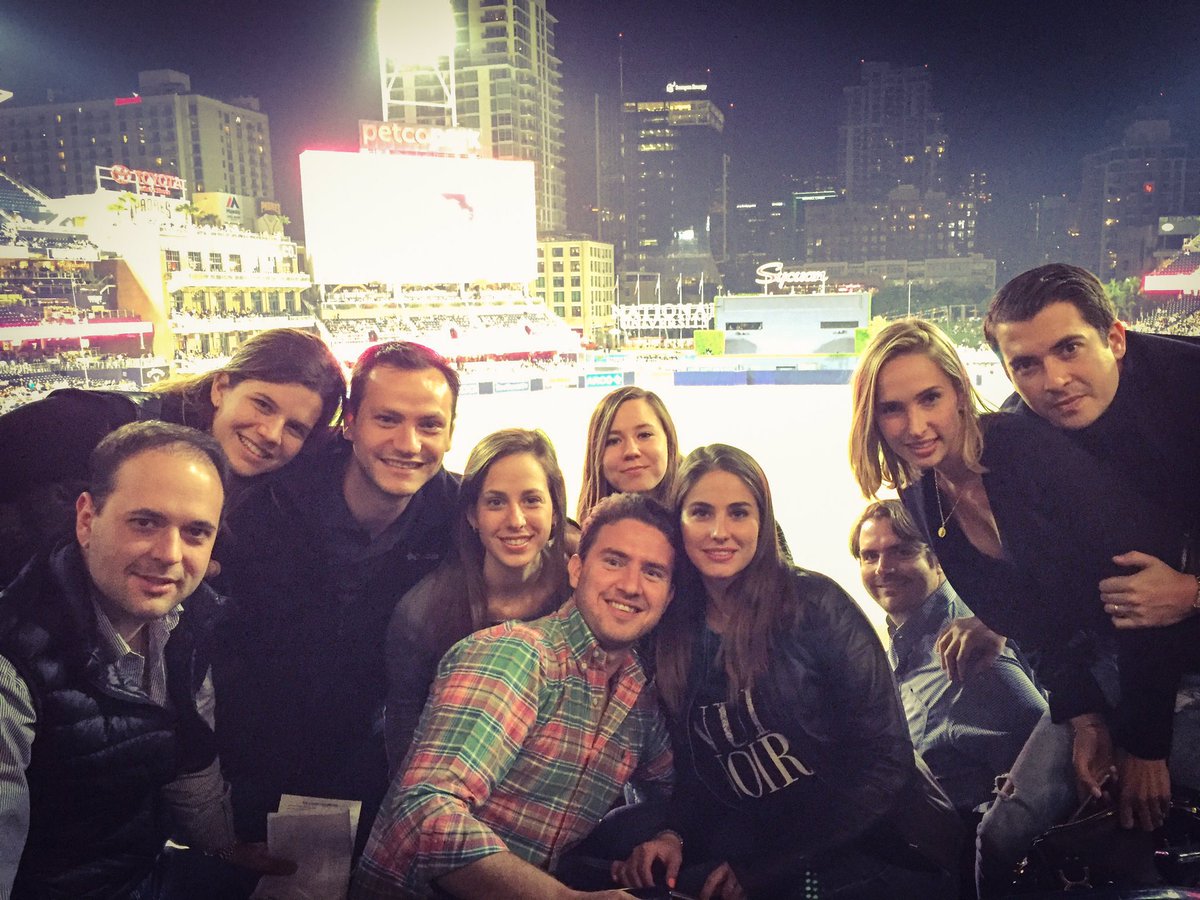 melinandres's tweet photo. The crew @PetcoPark #SDinHD https://t.co/ZxYrvMYGit