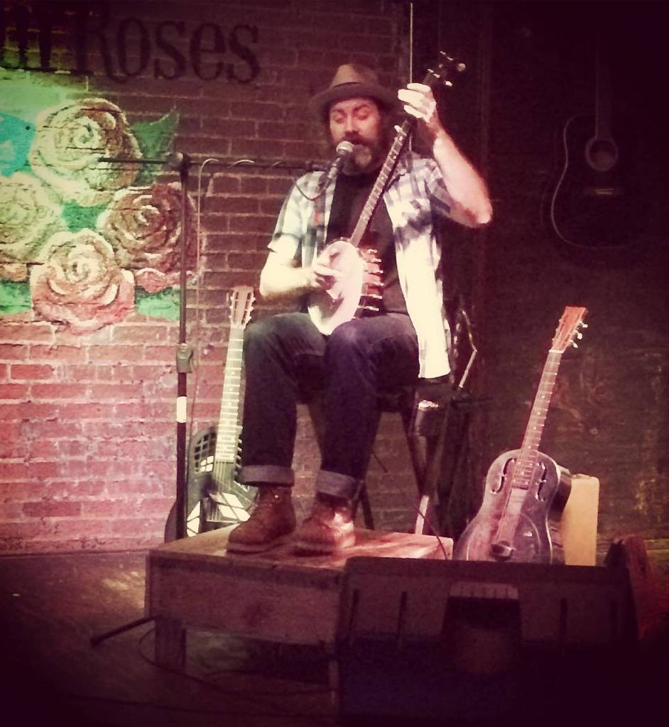 nsaintjames's tweet photo. @loushields brings his own porch.
#kcmusic #folk #deltablues #banjo #wesrport https://t.co/0aMKpgV9SS https://t.co/RsY4VBM5wM