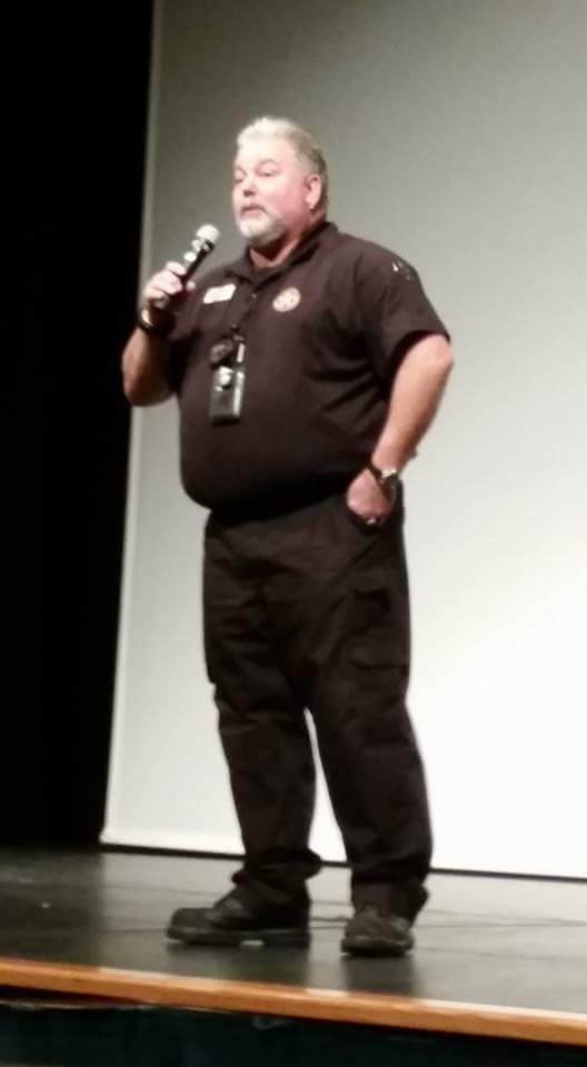 SWOCC_Security's tweet photo. Director of Campus Security Joe Thomas speaking to the Parents this evening. Welcome to #thelakernation new students! #SWOCCSecurity https://t.co/aCxOWdVBMK