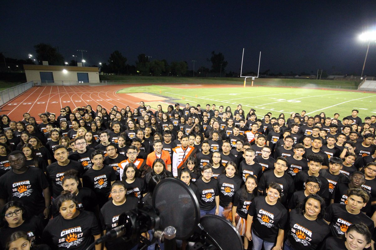 Great National Anthem performance with 5 administrators &amp; 390 <a href="/TGBChoir/">TGB Choir</a> students! <a href="/CampTcamp/">Tony Camp</a> @PhoenixUnionHS #Bruinstrong