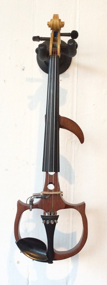 curvysounds's tweet image. Hand crafted #electricviolin going for a song! ow.ly/AZ12304sqGA