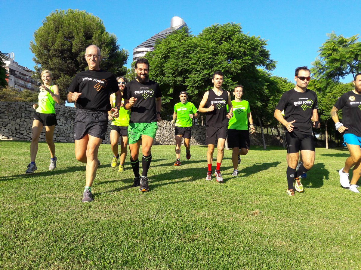 JuanmaJmJ's tweet photo. Hoy han tocado series de 2.000 para preparar la @maratonvalencia ☺.

Los @GreenpowerST están a tope ✌. https://t.co/Nruuct90Cl